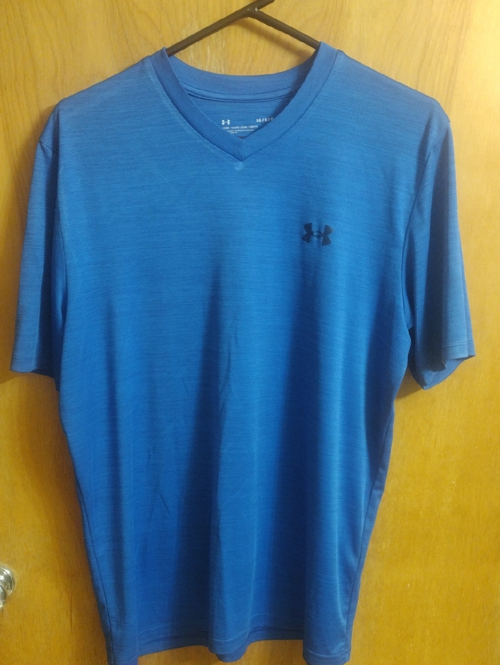 Under Armour Men’s Blue V-Neck Performance Shirt Size L